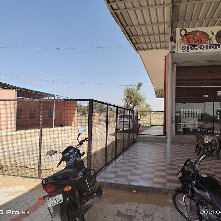 Hotel Purnima Palace Fatehpur  Екстериор снимка