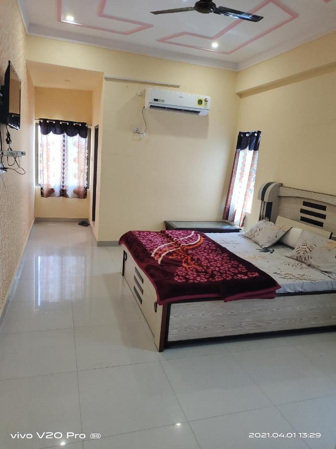 Hotel Purnima Palace Fatehpur  Екстериор снимка